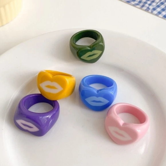 Y2K Chunky Lips in Heart Ring Olive Green Colored Y2K Rings Great For Stacking - Picture 4 of 9